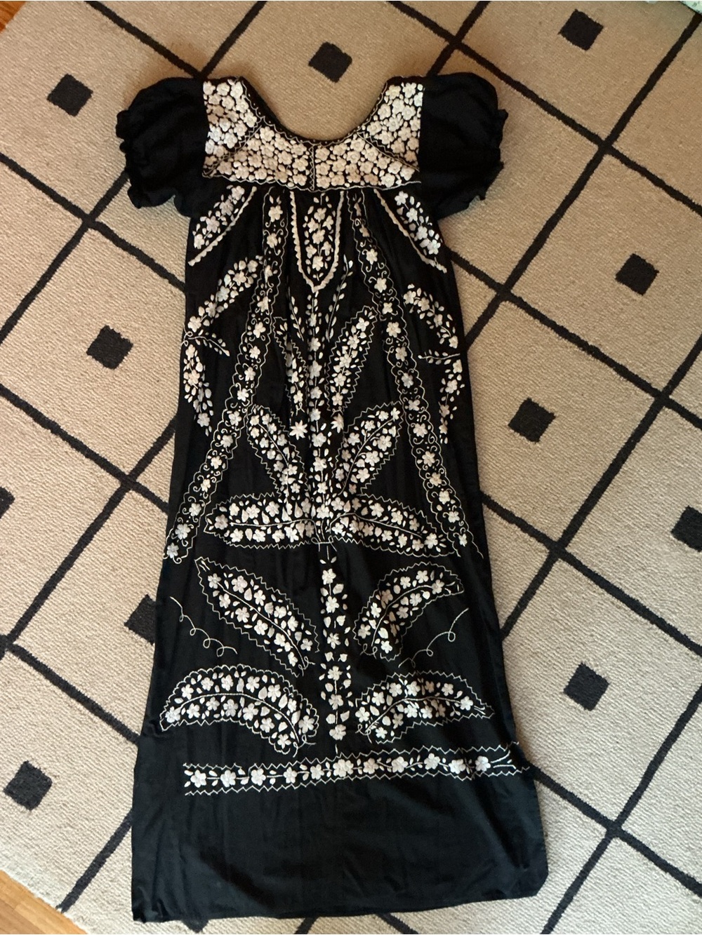 Vintage Mexican embroidered black and white wedding puff sleeve maxi dress s / m